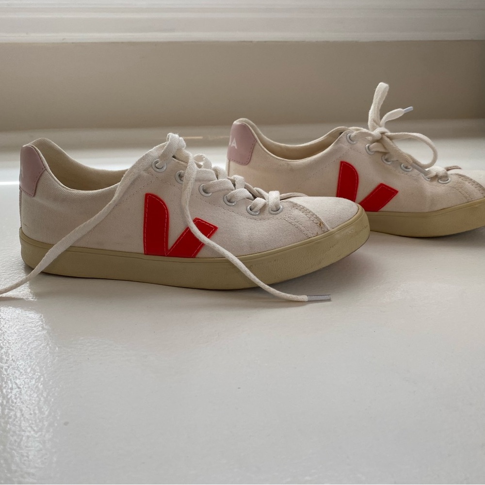 Veja Women's White and Pink Sneakers